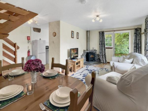 Grain Store, Nr Barnstaple with outdoor seasonal pool, free wifi and on-site parking